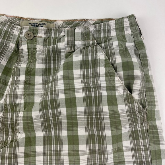 Wrangler Jeans Shorts Mens 36 Green White Plaid Flat Front Pockets - Picture 9 of 9